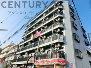 オートロックで外部の人間が簡単に出入りできないため安心です
