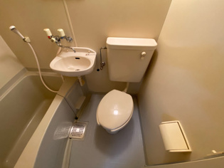 浴室内にトイレがあります☆