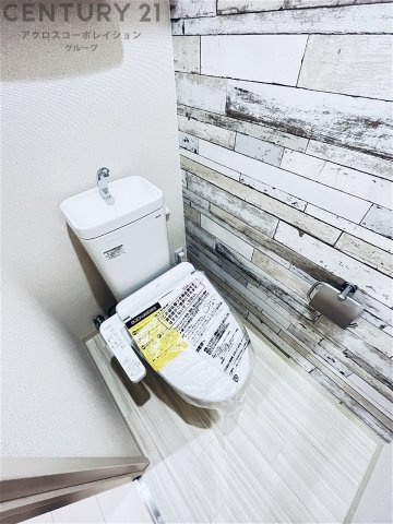 温水洗浄便座付きのトイレです♪