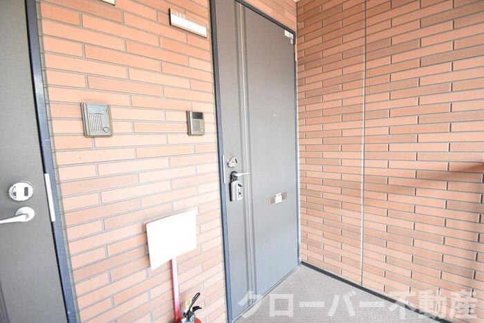 パインズコート新居 B棟の玄関|玄関
