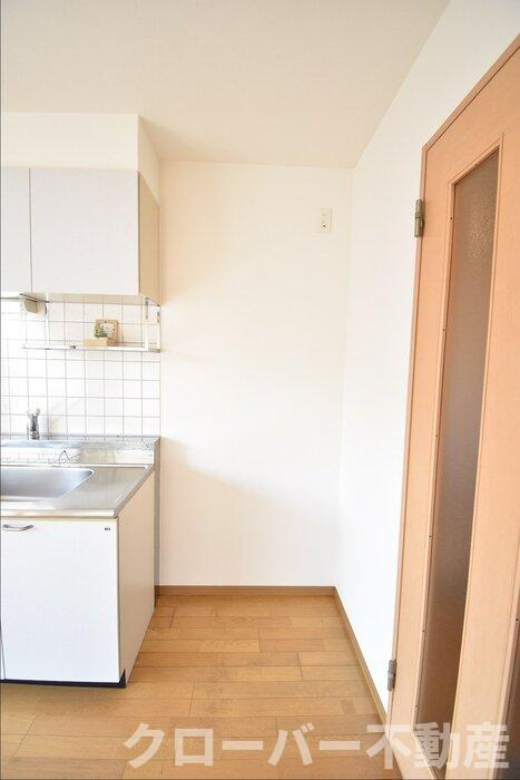 パインズコート新居 B棟のその他|冷蔵庫置場