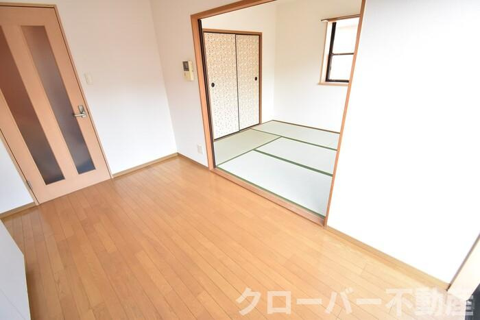 パインズコート新居 B棟の内装|DK5．9帖～和室6帖
