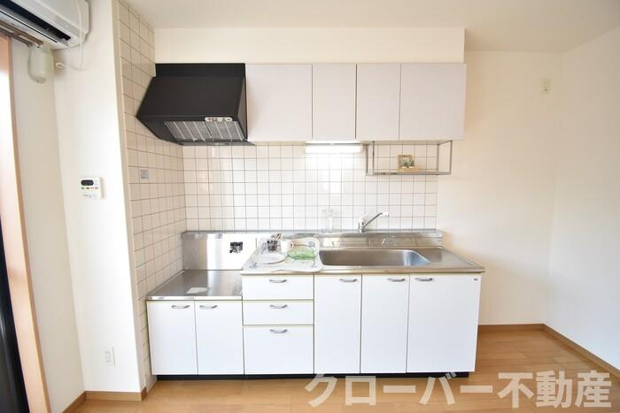 パインズコート新居 B棟のキッチン|キッチン