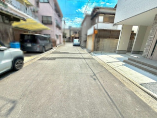 【前面道路含む現地写真】 | 南向陽町１丁　新築一戸建 | 閑静な住宅街です。商業エリアも近く生活至便です。