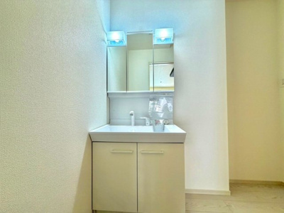 【洗面所】 | 南向陽町１丁　新築一戸建 | ゆとりのある洗面室ですよ♪朝の身支度もスムーズにできますね！