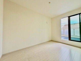 【寝室】 | 南向陽町１丁　新築一戸建 | ４ＬＤＫのゆとりのある間取りですので、子供部屋や趣味のお部屋も作れますね♪資料請求だけでもお気軽にお問い合わせください！