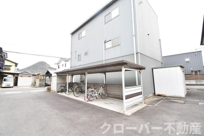 パインズコート新居 C棟のその他共用部分|駐輪場
