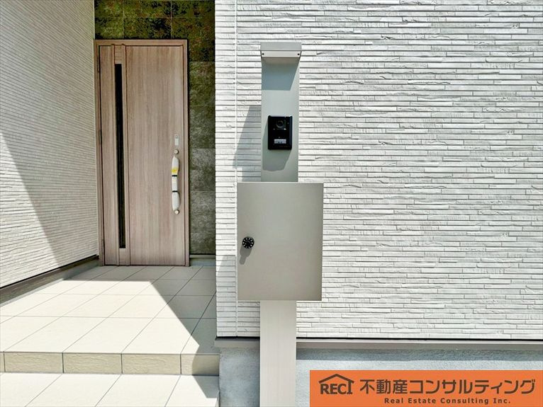 西宮市笠屋町　新築戸建　B号地の玄関