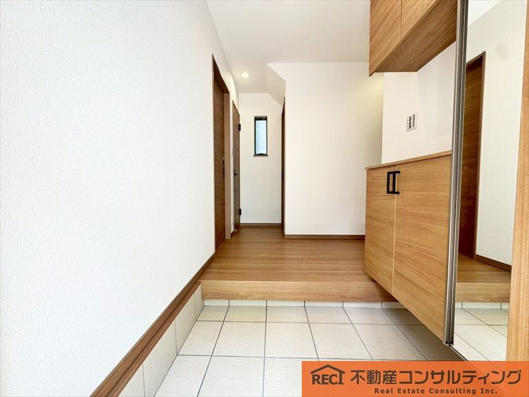 西宮市笠屋町　新築戸建　B号地の玄関