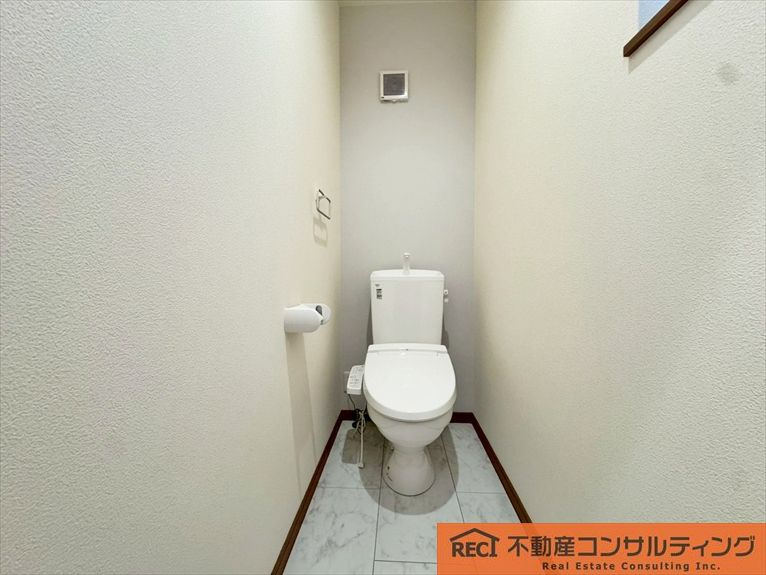 西宮市笠屋町　新築戸建　B号地のトイレ