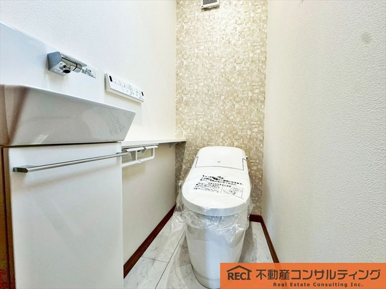 西宮市笠屋町　新築戸建　B号地のトイレ