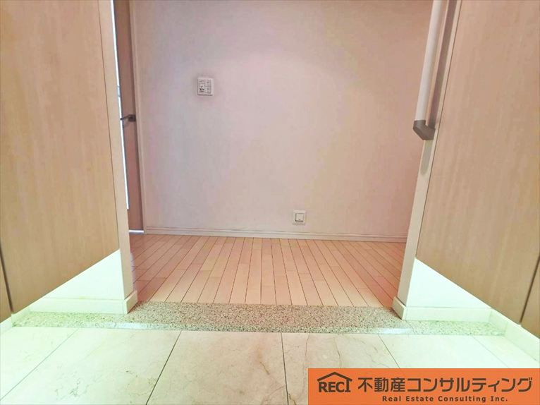 ワコーレ神戸灘タワーの玄関