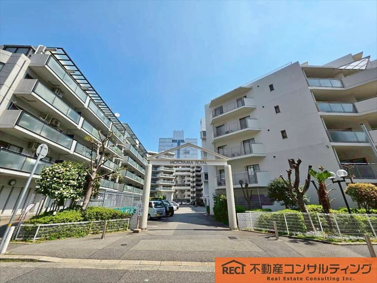 本山ロイヤルマンションのエントランス
