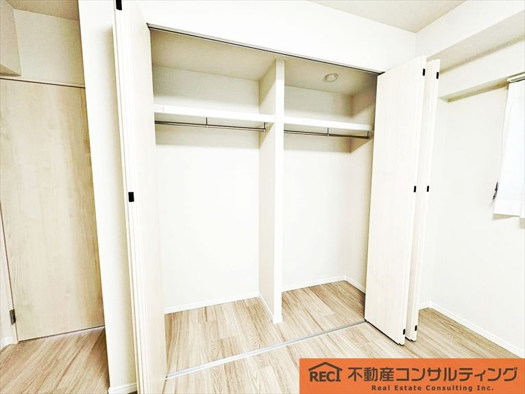 本山ロイヤルマンションの駐車場