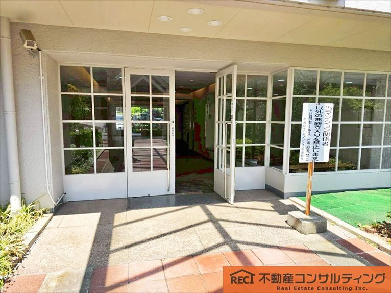 本山ロイヤルマンションのエントランス