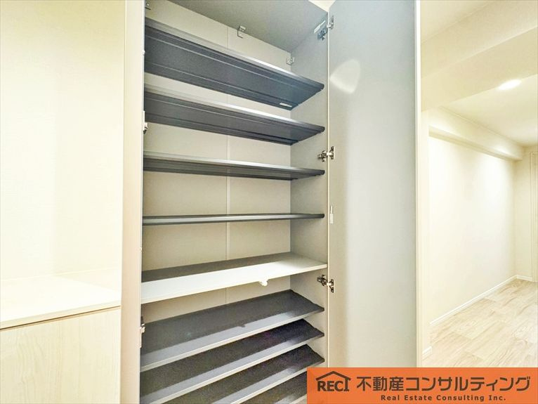 本山ロイヤルマンションのエントランス