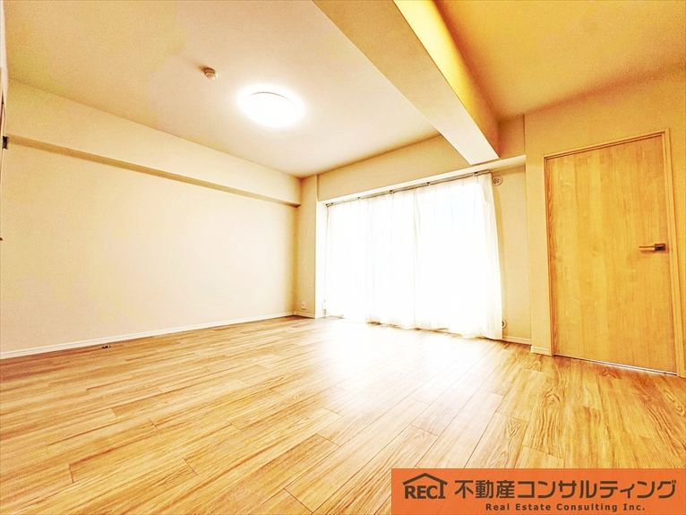 本山ロイヤルマンションの洋室