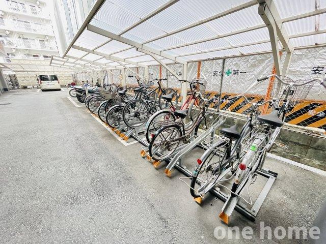 オリエント新大阪アーバンライフの駐輪場|◆駐輪場は屋内にあり、自転車が雨風にさらされる心配がありません！
◆最新の空き状況など、詳細につきましてはお気軽にお問い合わせください！