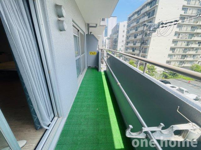 オリエント新大阪アーバンライフのバルコニー|◆南向きバルコニーにつき、明るく、洗濯物がよく乾きそうですね♪
◆【onehome販売窓口】売主様→当社→お客様の関係でご内覧～商談までスムーズです!!