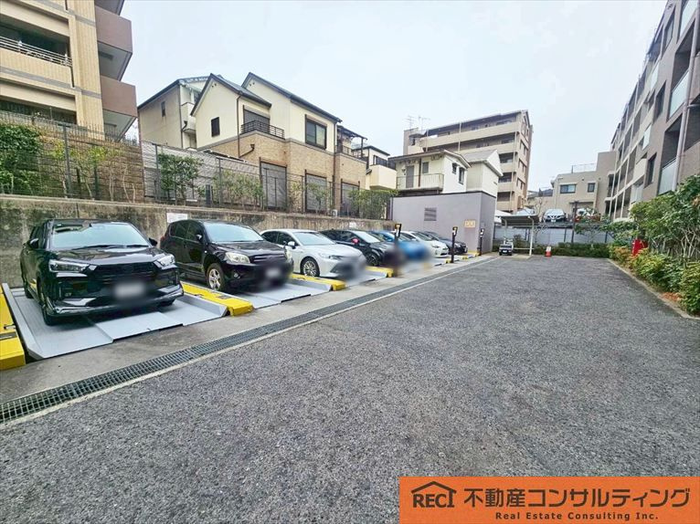 ステイツ岡本・甲南山手の駐車場
