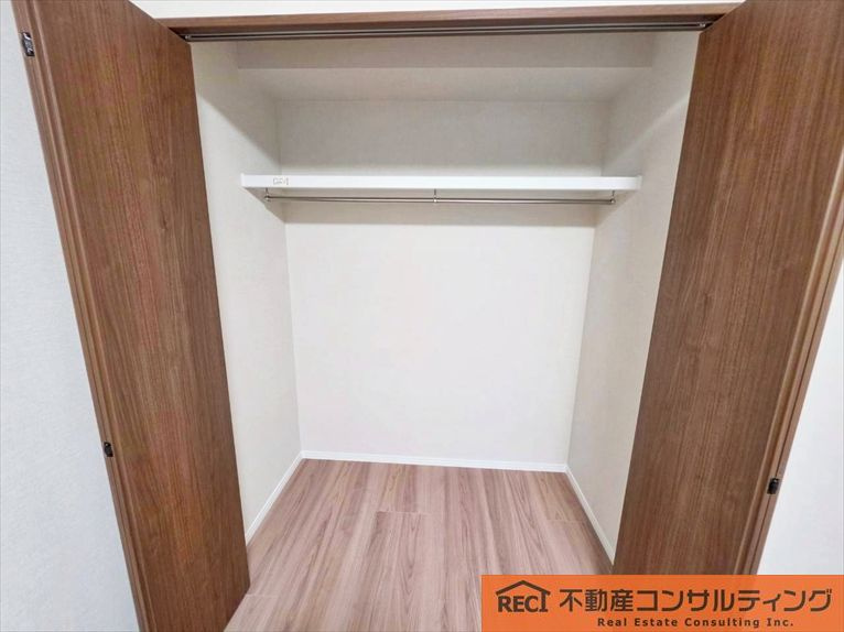 セレーノ見附の洋室