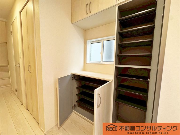 西宮市上田東町　新築戸建　2号棟の収納