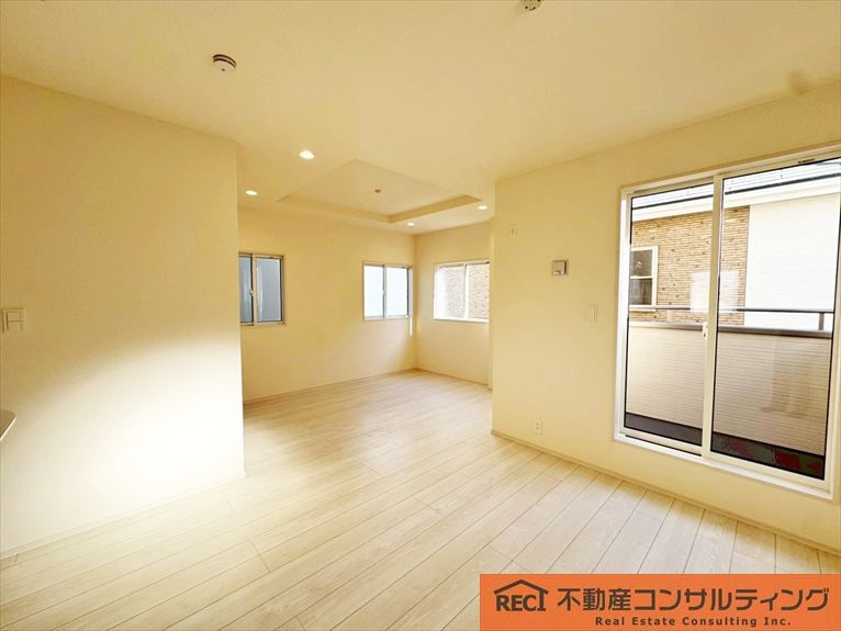 西宮市上田東町　新築戸建　2号棟の洋室