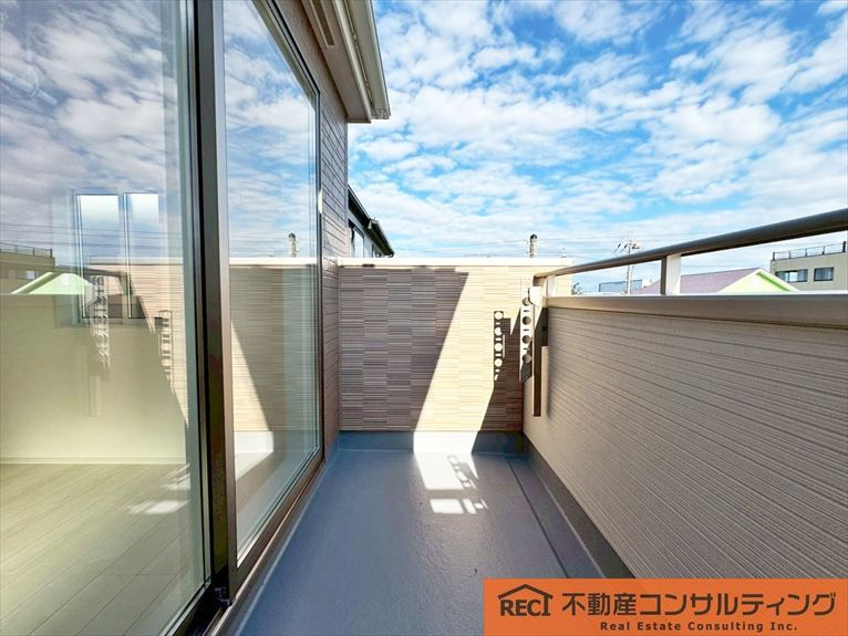 西宮市上田東町　新築戸建　2号棟のバルコニー