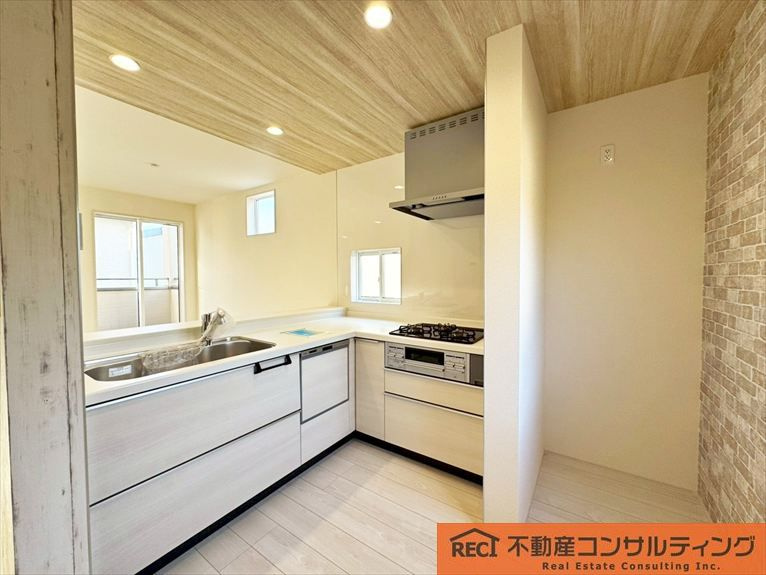 西宮市上田東町　新築戸建　2号棟のキッチン|部屋数豊富な4LDK♪