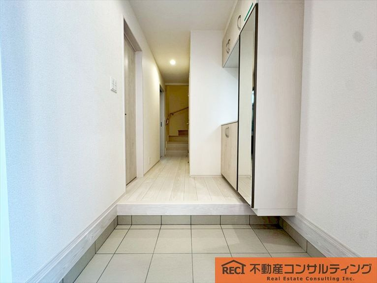 西宮市上田東町　新築戸建　2号棟の玄関