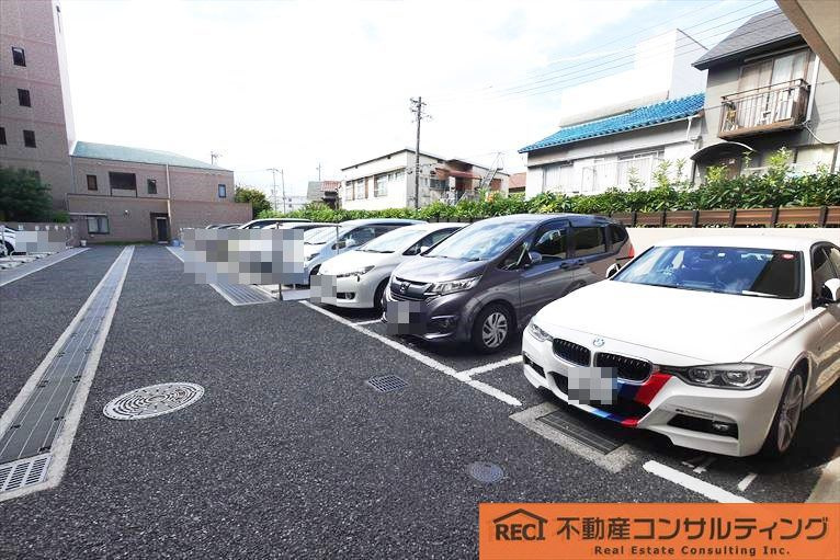 ジークレフ西宮鳴尾の駐車場