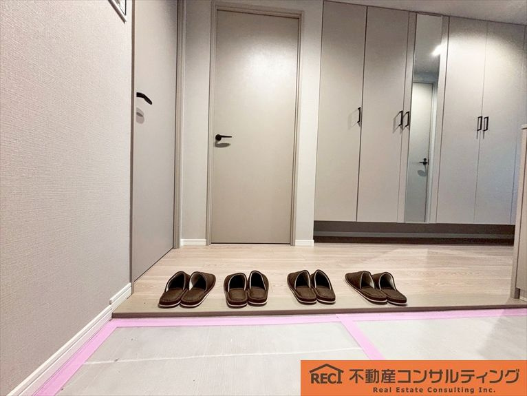 メゾン岡本南の玄関