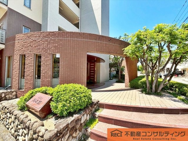 メゾン岡本南のエントランス