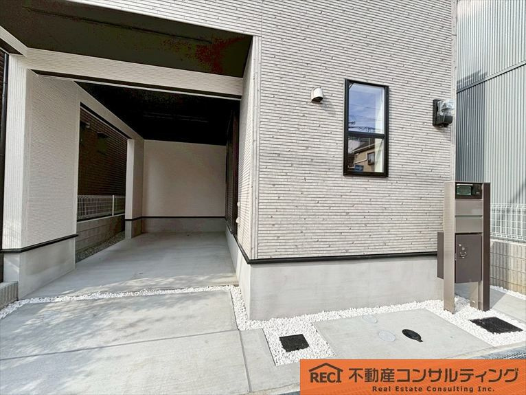 西宮市東鳴尾町2丁目　新築戸建のエントランス