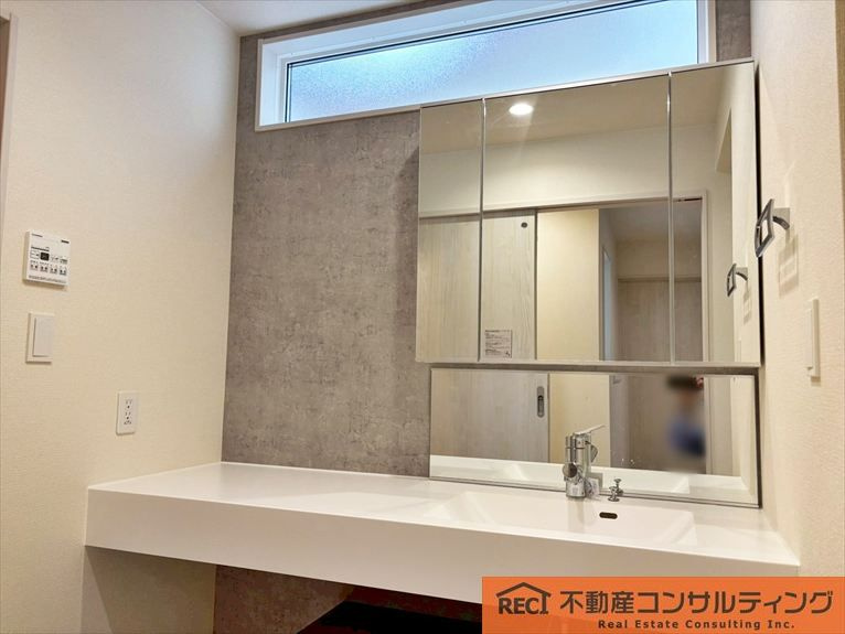 西宮市東鳴尾町2丁目　新築戸建の独立洗面台