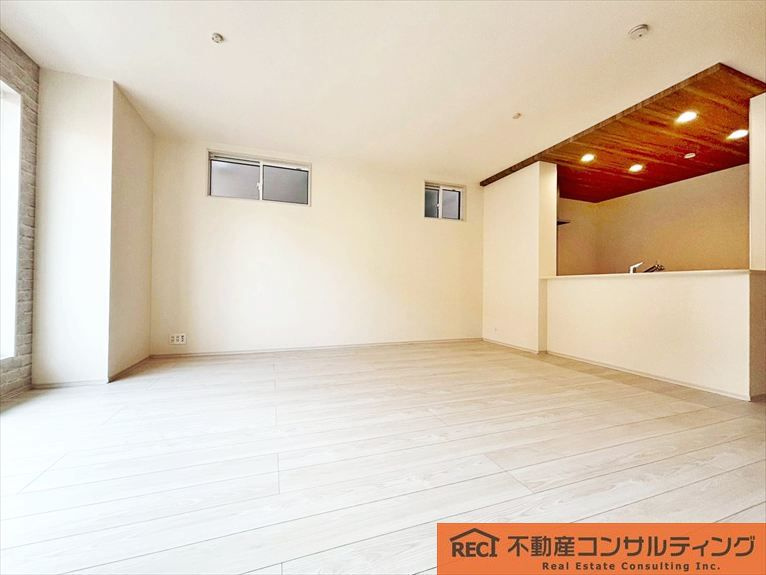 西宮市東鳴尾町2丁目　新築戸建の洋室