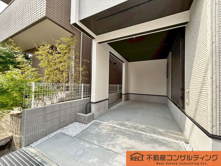 西宮市東鳴尾町2丁目　新築戸建の駐車場