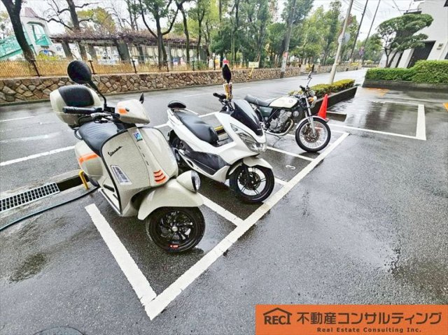 メガロコープ西宮Ⅱ1号棟の駐車場