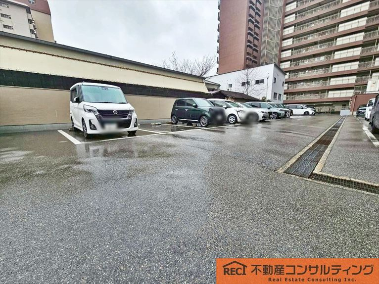 メガロコープ西宮Ⅱ1号棟の駐車場