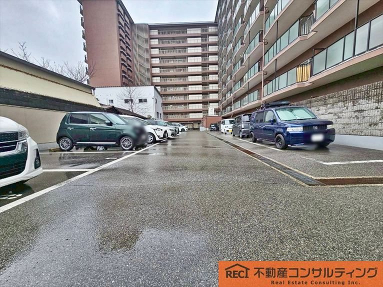 メガロコープ西宮Ⅱ1号棟の駐車場
