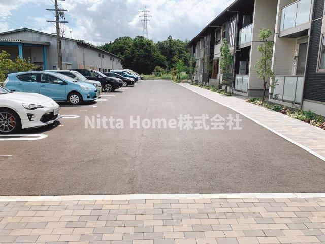 グランドメゾンⅡの駐車場|駐車場１台無料付きです！！