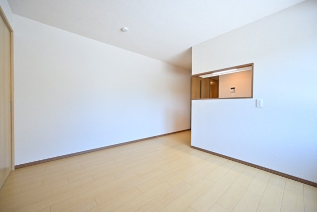 ＣＥＮＴＲＡＬ　ＧＡＲＤＥＮ　ＲＥＳＩＤＥＮＣＥ　ＴＯＫＹＯの居間・リビング|こちらの居間で趣味の時間をお楽しみください