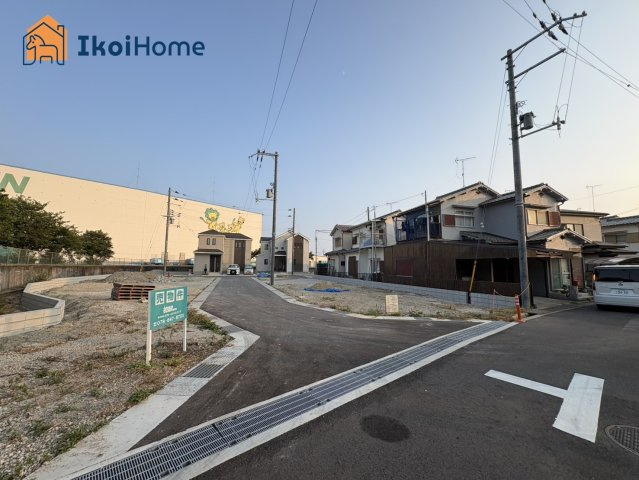 明石市魚住町西岡　全６区画A号地　土地の前面道路含む現地写真|交通量が少ないので静かです。小さなお子様がいるご家庭はご安心できると思います。