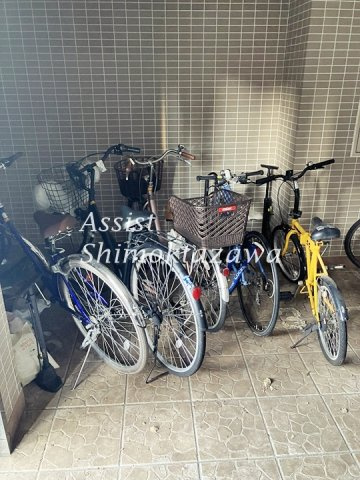 杉並区高井戸東２丁目の賃貸マンションのエントランス