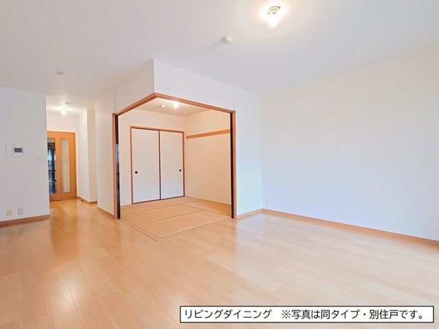 フロール山田町第3の居間・リビング