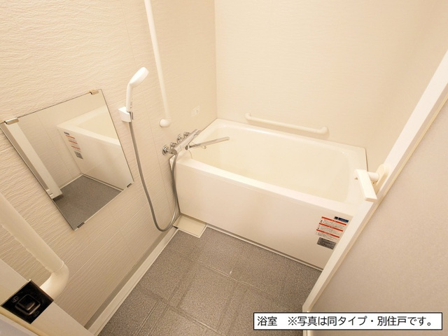 フロール山田町第3の浴室