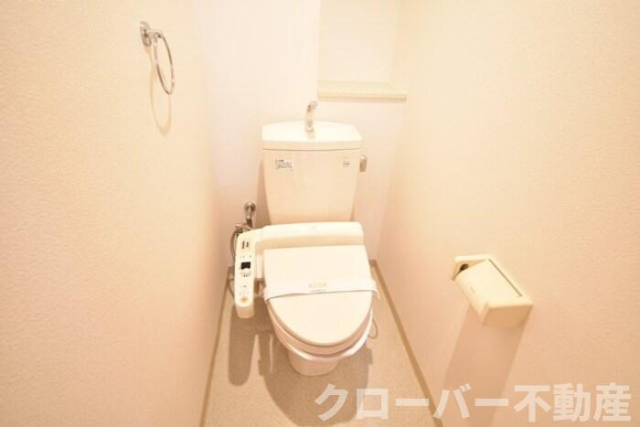 パインズコート新居 E棟のトイレ|温水洗浄暖房便座