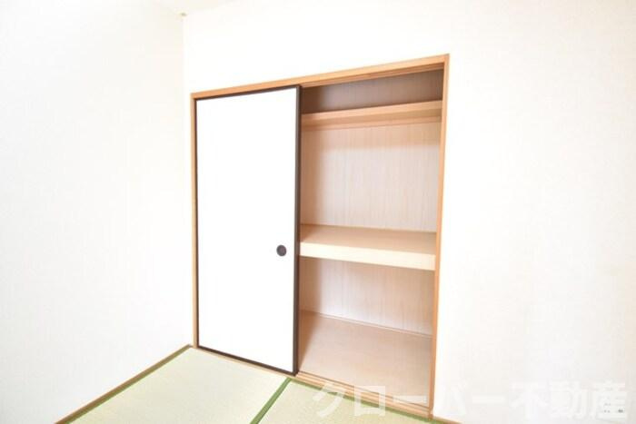 パインズコート新居 E棟の収納|押入