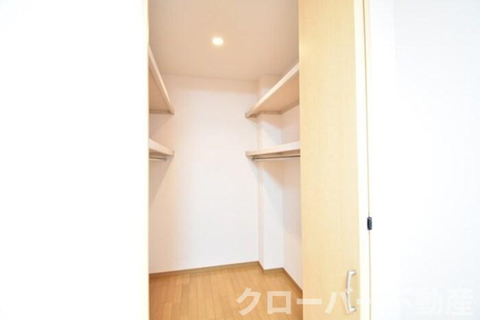パインズコート新居 E棟の収納|ウォークインクローゼット