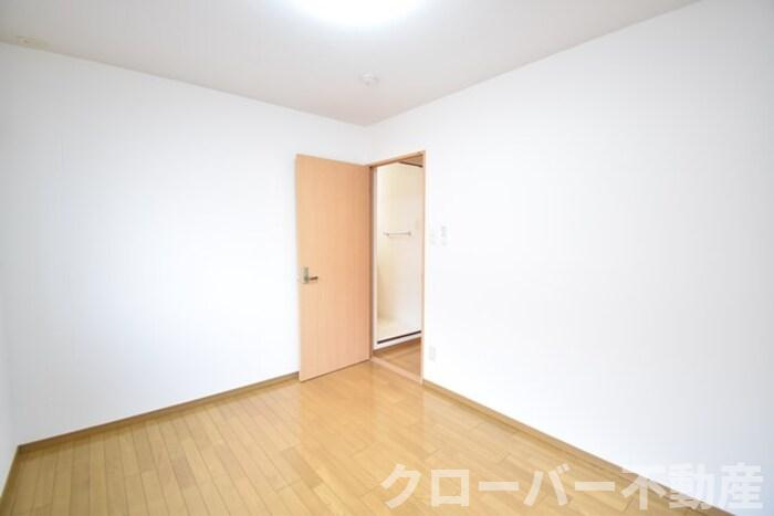 パインズコート新居 E棟の内装|洋室５．６帖